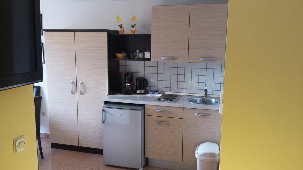 Apartments Riva Трогир Стая снимка