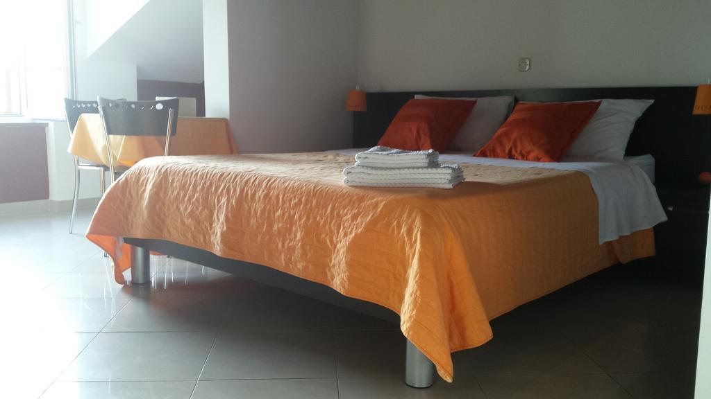 Apartments Riva Трогир Стая снимка