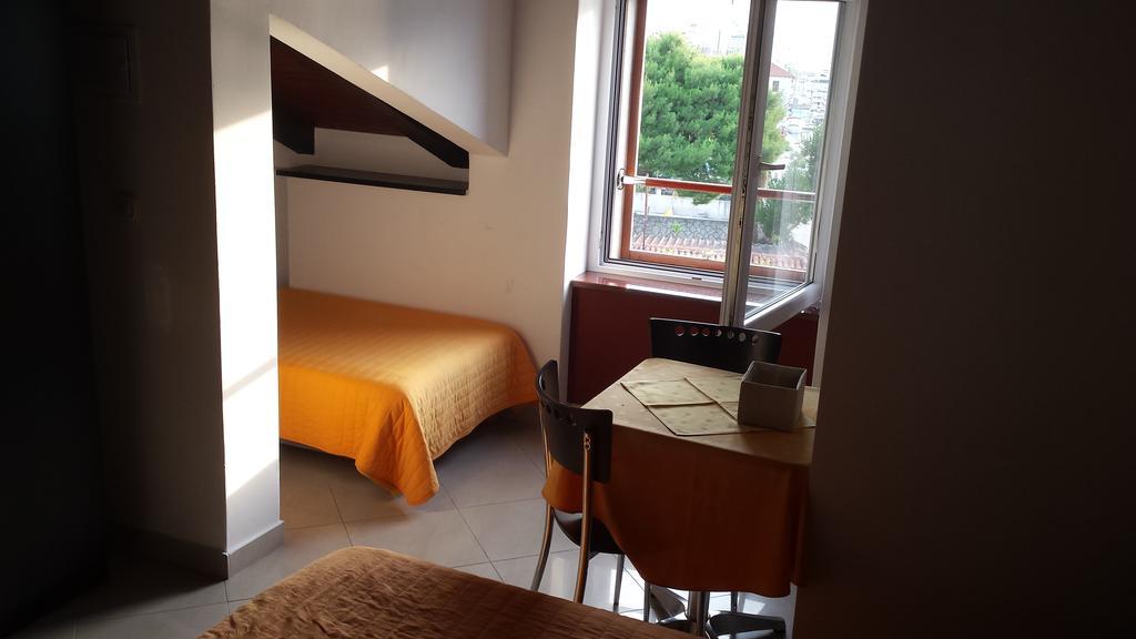 Apartments Riva Трогир Стая снимка