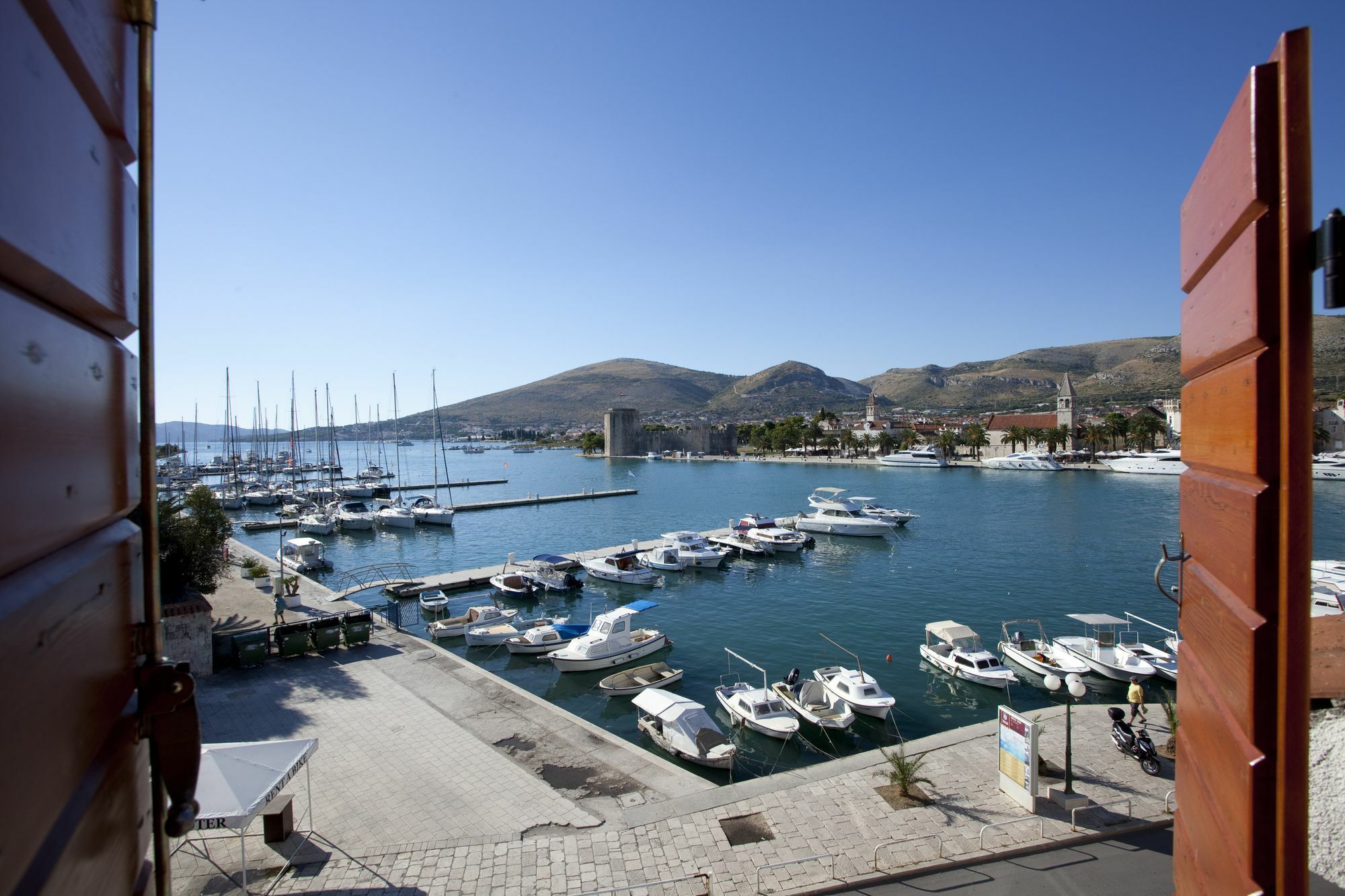 Apartments Riva Трогир Екстериор снимка