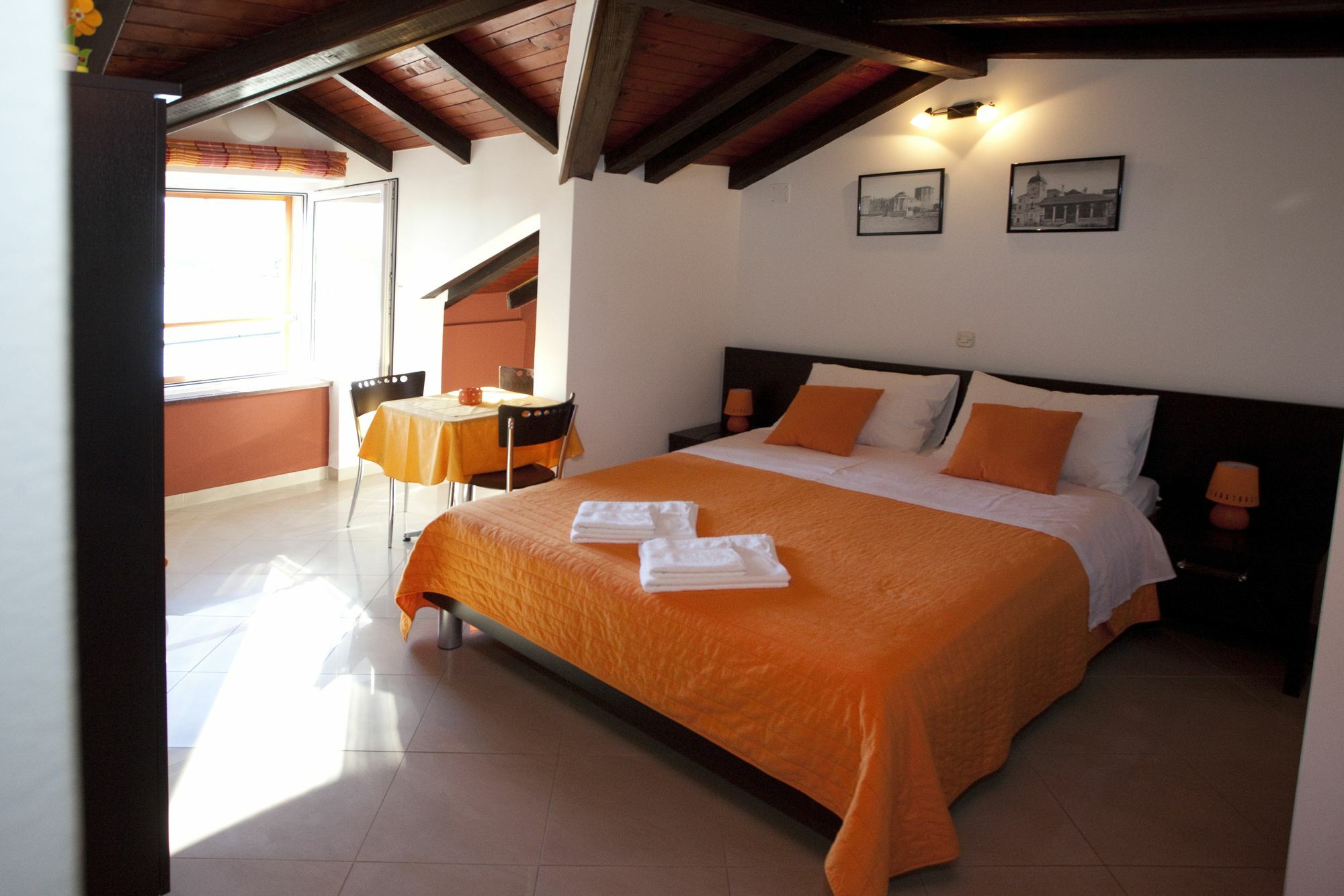 Apartments Riva Трогир Екстериор снимка